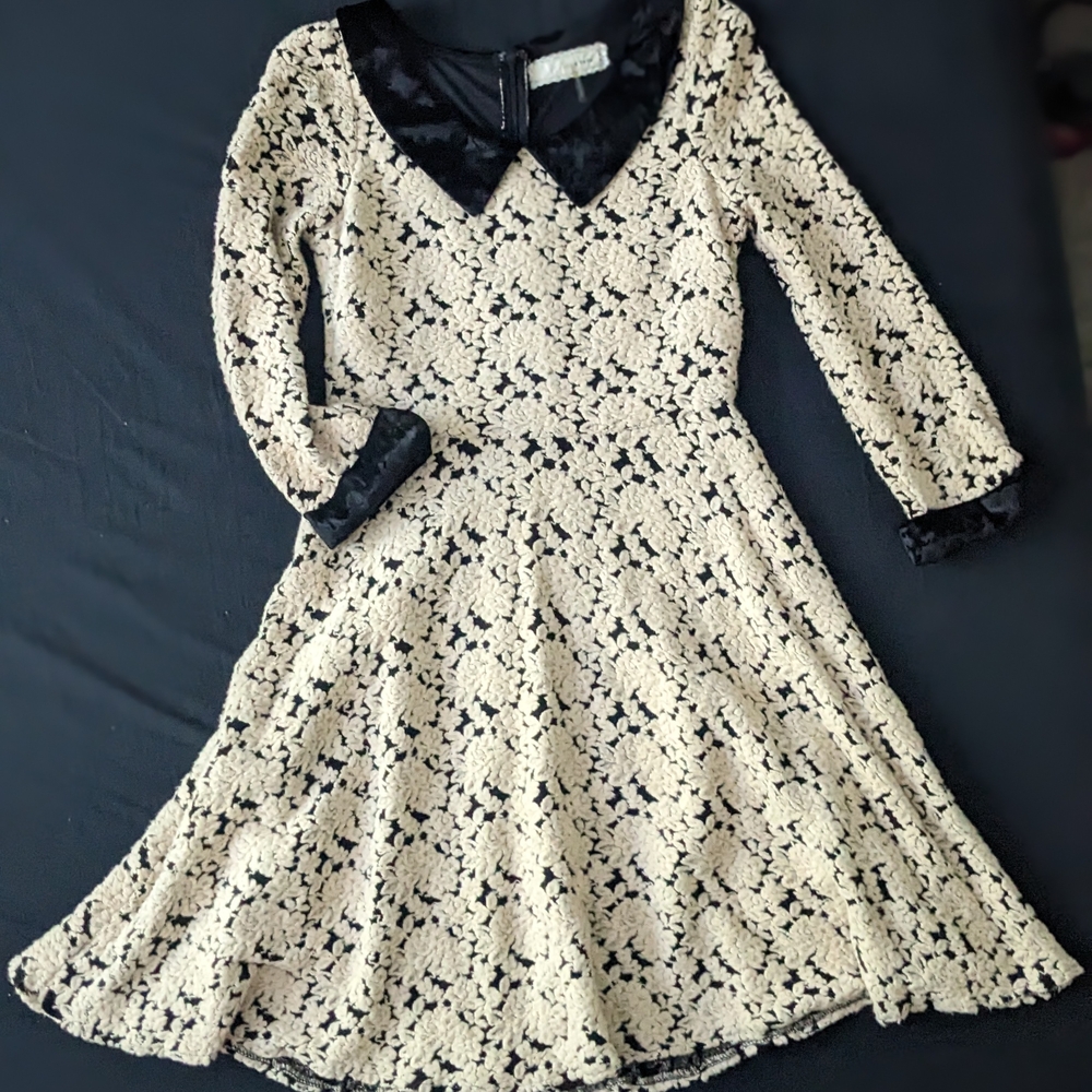 A’reve Anthropologie Black & Beige Lace Velvet Collar Dress – Size Small
